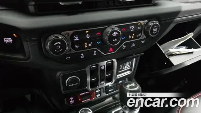 Jeep Wrangler 2025 — Photo 17/20