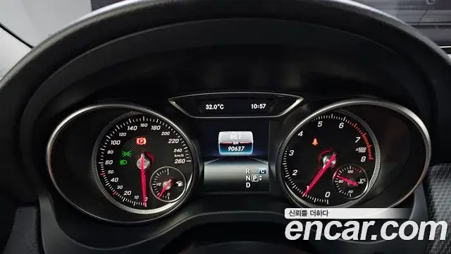 Mercedes-Benz GLA-Class 2019 — Фото 8/20