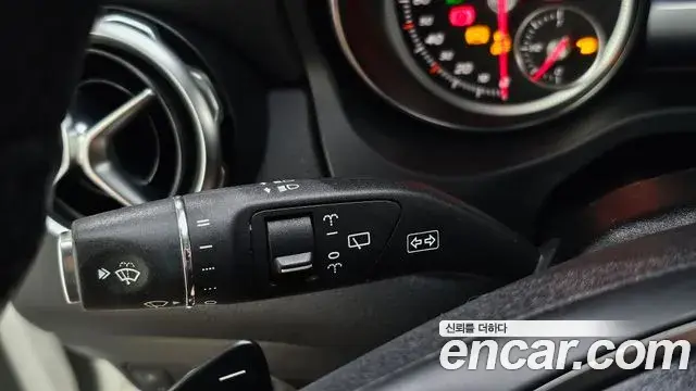Mercedes-Benz GLA-Class 2019 — Şəkil 27/31