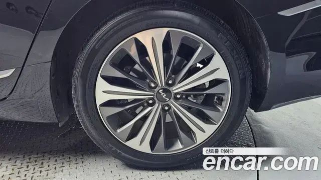 Kia K8 2021 — Şəkil 25/30