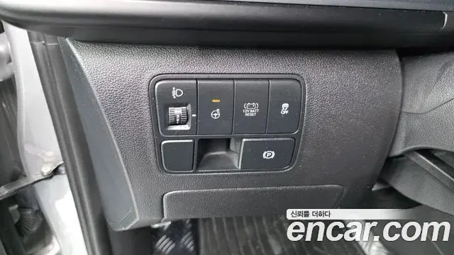 Hyundai Staria 2025 — Photo 21/33