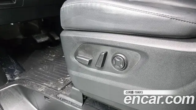 Hyundai Staria 2025 — Photo 33/33