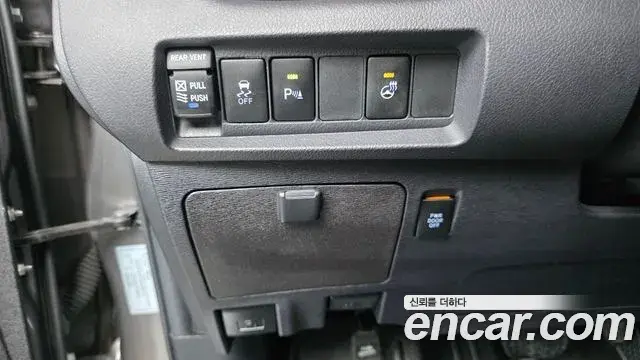Toyota Sienna 2018 — Photo 27/30