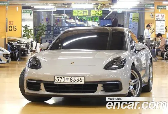 Porsche Panamera 2018 — Фото 1/20
