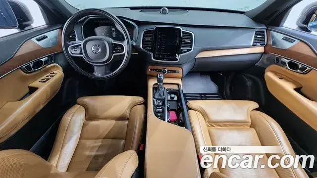 Volvo XC90 2019 — Photo 7/20