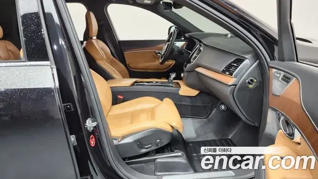 Volvo XC90 2019 — Photo 11/20