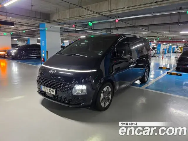 Hyundai Staria 2023 — Photo 1/10
