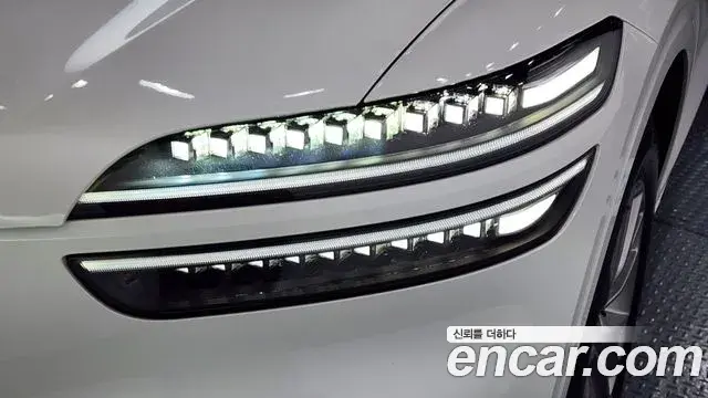 Genesis GV70 2025 — Photo 32/34