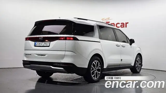 Kia Carnival 2021 — Photo 2/20