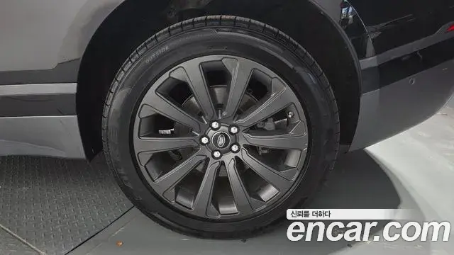Land Rover Range Rover Velar 2019 — Photo 19/38