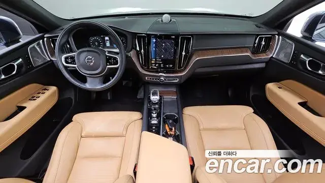 Volvo XC60 2021 — Фото 7/20