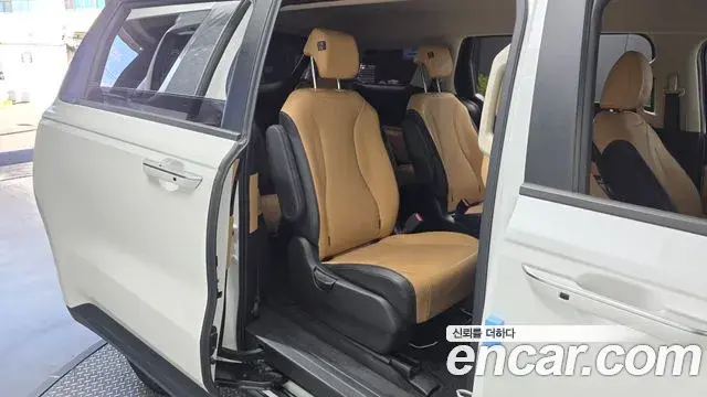 Kia Carnival 2022 — Фото 12/20