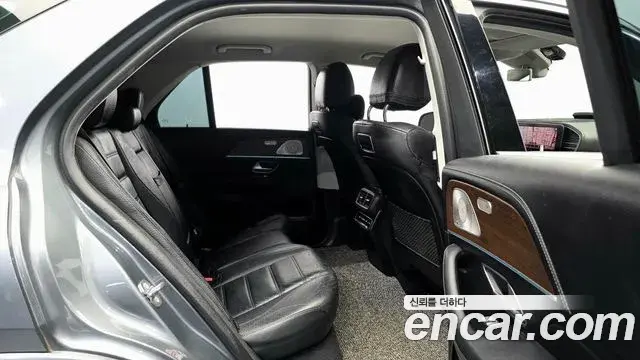Mercedes-Benz GLE-Class 2019 — Photo 12/20