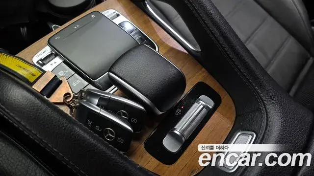 Mercedes-Benz GLE-Class 2019 — Photo 17/20