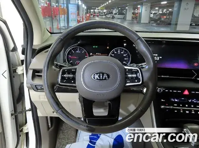 Kia Carnival 2021 — Photo 7/20
