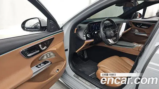 Mercedes-Benz E-Class 2024 — Photo 10/20