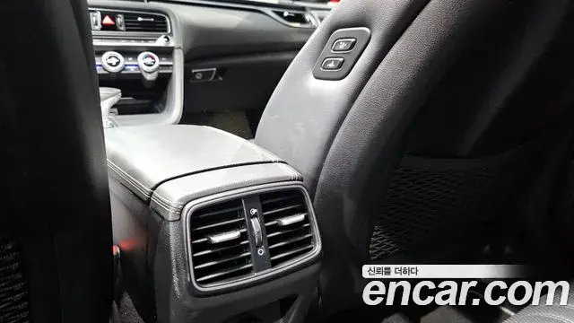 Genesis G70 2018 — Photo 17/39
