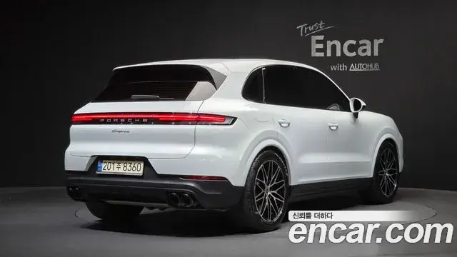 Porsche Cayenne 2023 — Photo 2/20