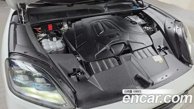 Porsche Cayenne 2023 — Photo 6/20