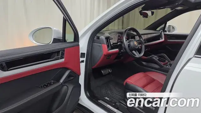 Porsche Cayenne 2023 — Photo 10/20