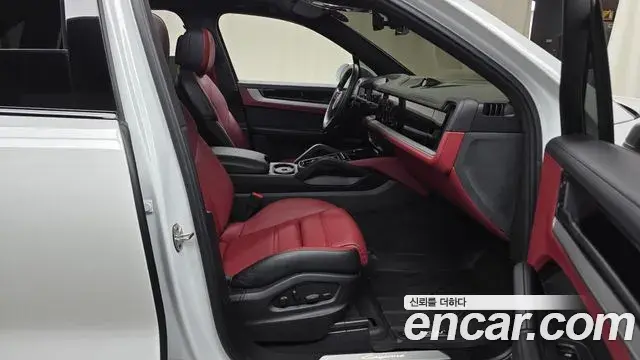 Porsche Cayenne 2023 — Photo 11/20