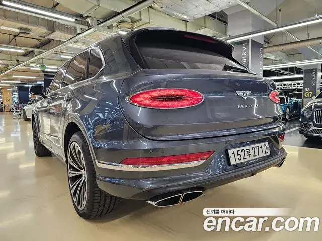 Bentley Bentayga 2022 — Şəkil 8/20