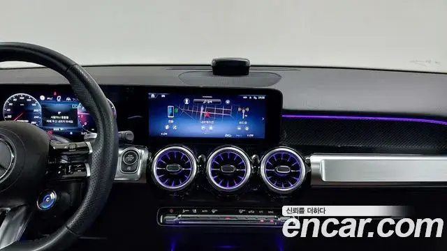 Mercedes-Benz GLB-Class 2025 — Photo 15/17