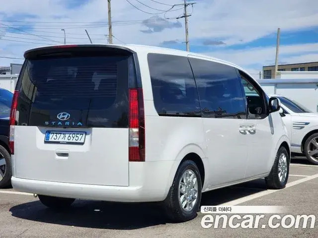 Hyundai Staria 2023 — Фото 1/18