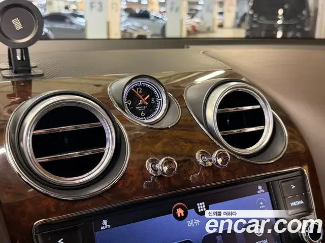 Bentley Bentayga 2018 — ფოტო 20/20
