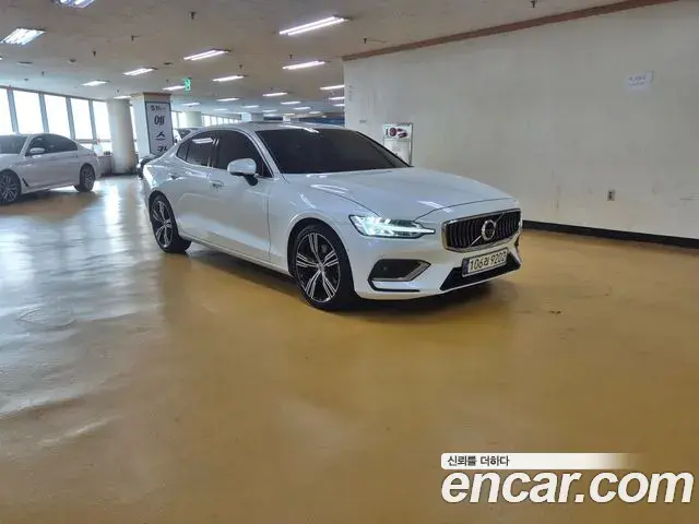 Volvo S60 2021 — ფოტო 4/18