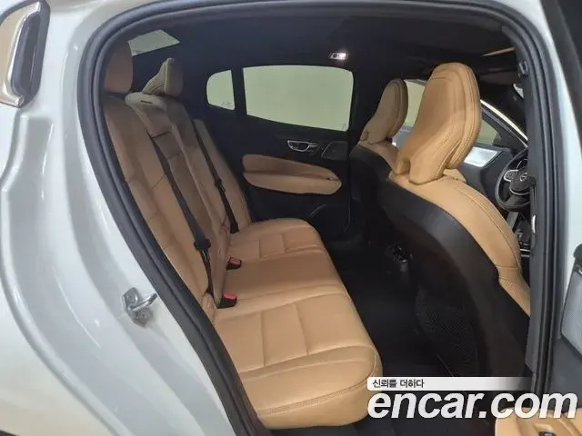 Volvo S60 2021 — ფოტო 2/18