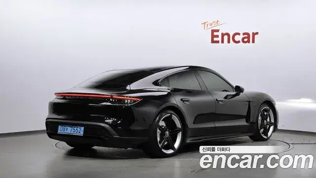 Porsche Taycan 2023 — Photo 3/20