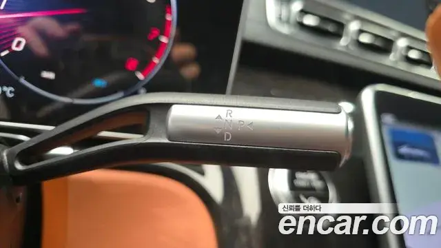 Mercedes-Benz S-Class 2023 — Photo 16/33
