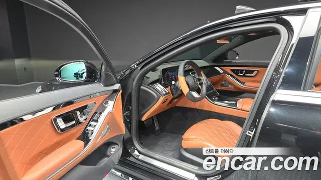 Mercedes-Benz S-Class 2023 — Photo 9/33