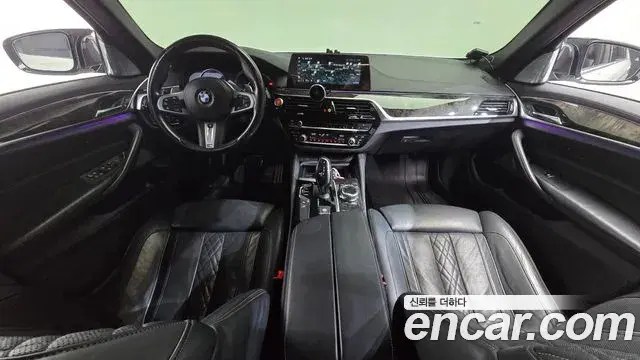 BMW 5 Series 2018 — Фото 11/20