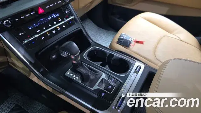 Kia Carnival 2023 — Photo 9/20