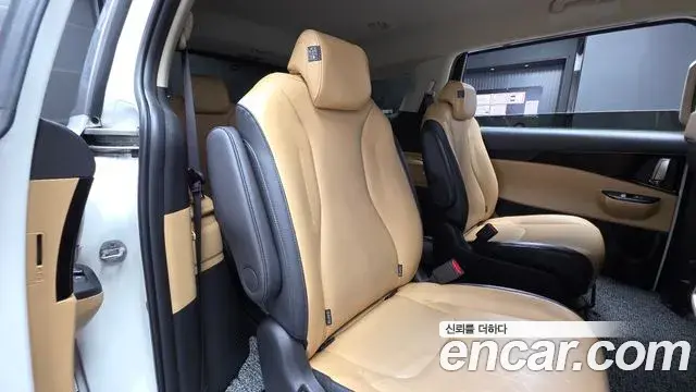 Kia Carnival 2023 — Photo 11/20