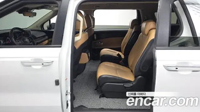 Kia Carnival 2023 — Photo 12/20