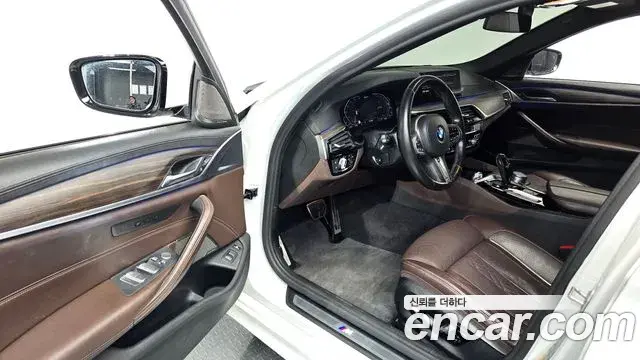 BMW 5 Series 2020 — Фото 10/20
