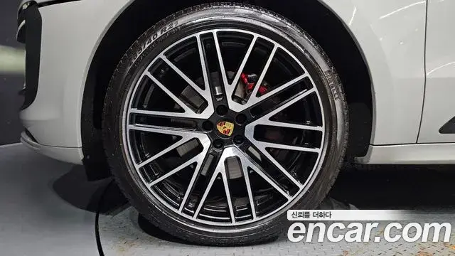 Porsche Macan 2022 — ფოტო 2/42