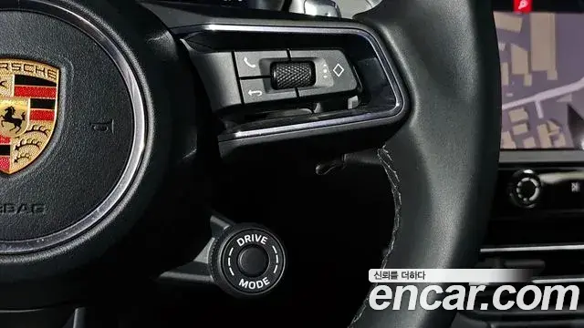 Porsche Macan 2022 — ფოტო 34/42