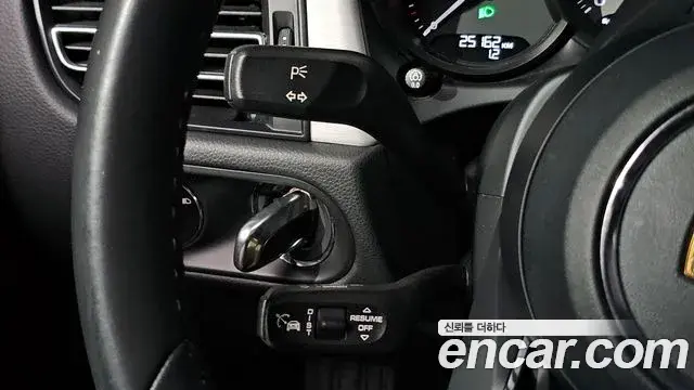 Porsche Macan 2022 — ფოტო 13/42