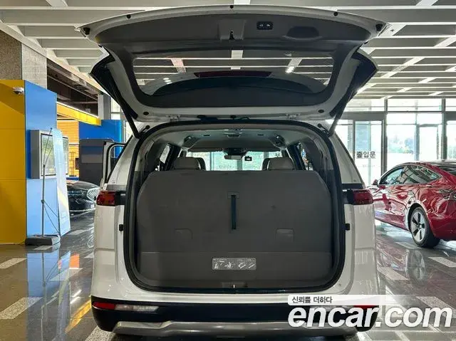 Kia Carnival 2023 — Şəkil 18/20