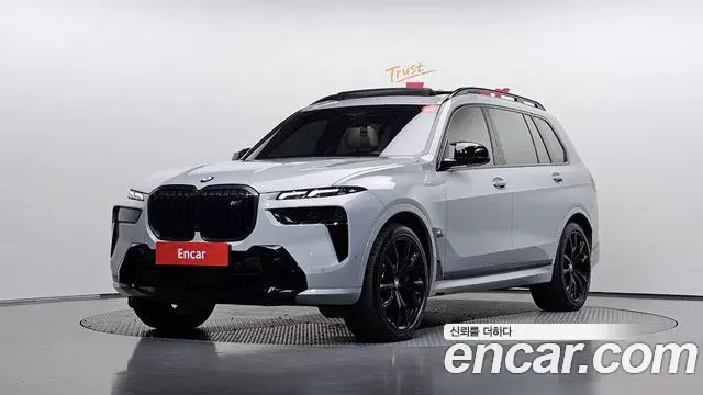 BMW X7 2025 — Фото 1/20