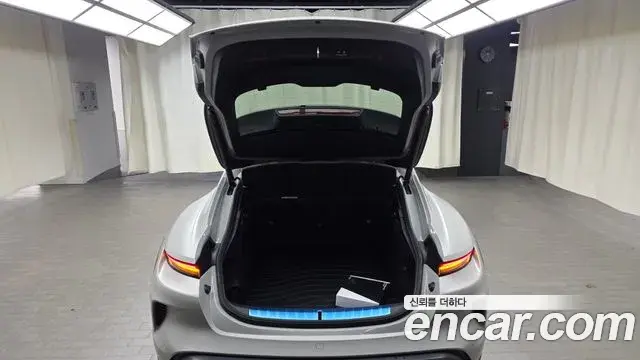 Porsche Taycan 2025 — Photo 4/33