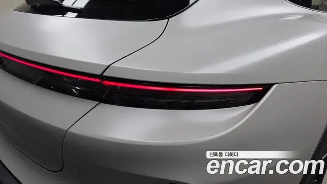 Porsche Taycan 2025 — Photo 17/33