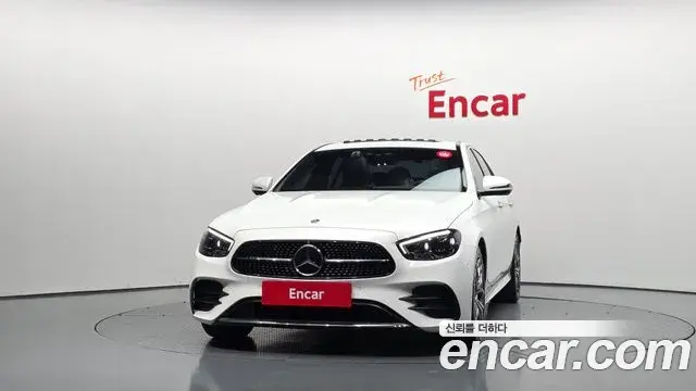 Mercedes-Benz E-Class 2022 — Photo 2/20
