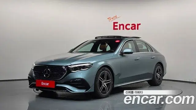 Mercedes-Benz E-Class 2025 — Photo 1/20