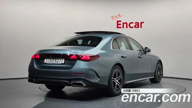 Mercedes-Benz E-Class 2025 — Photo 2/20