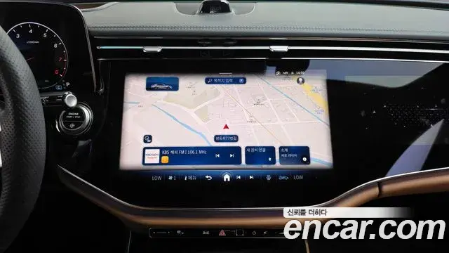 Mercedes-Benz E-Class 2025 — Photo 12/20